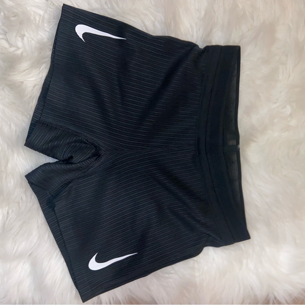 Nike Dri-FIT ADV
Women's Tight Running Shorts